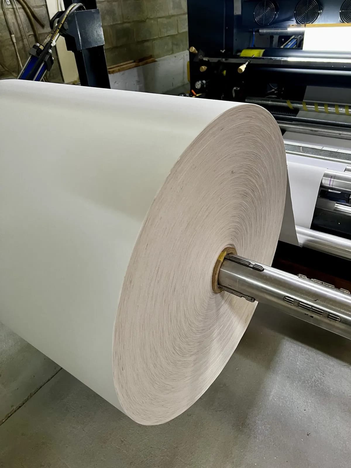 Bobinas de papel recubierto